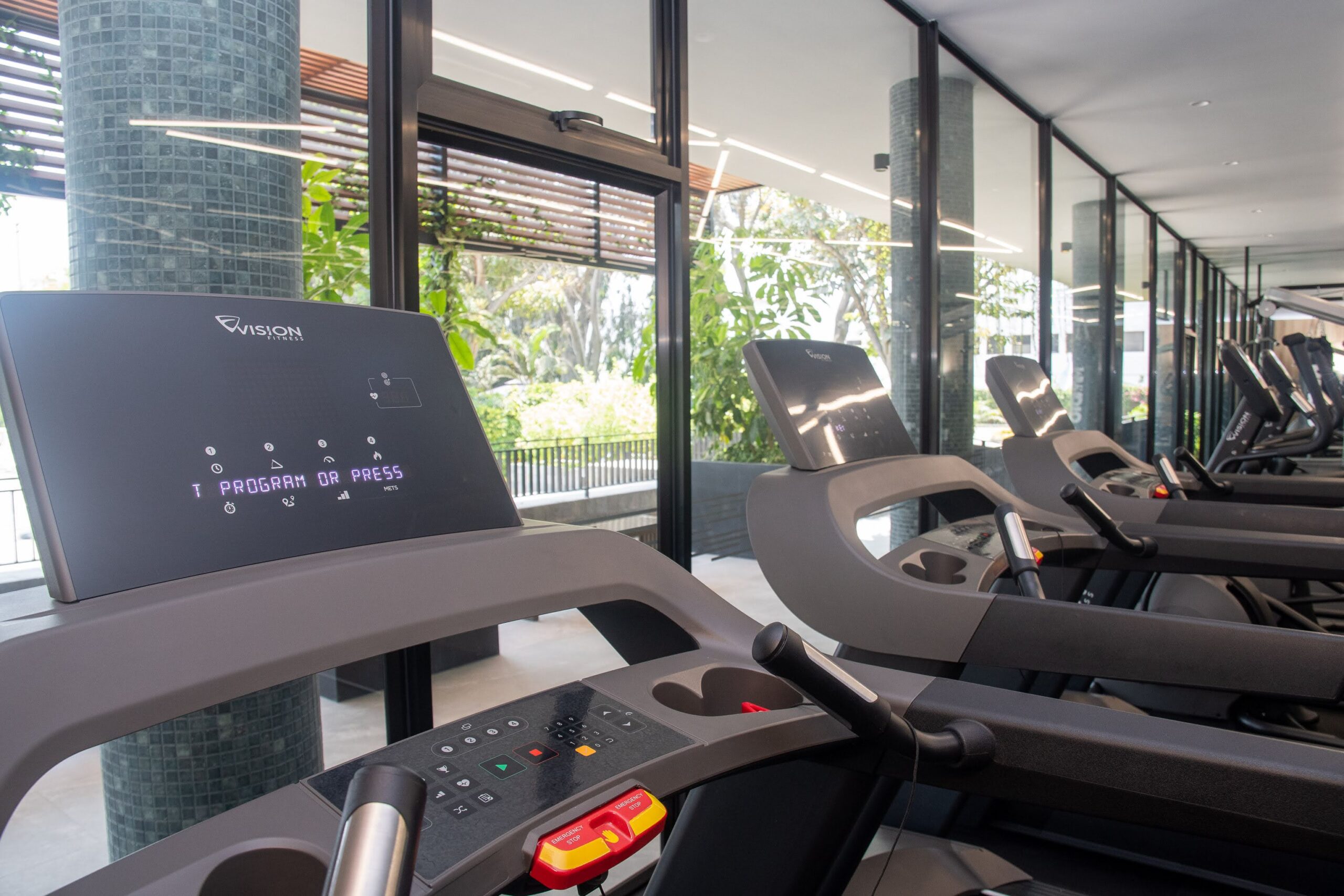 Club Hebraica - Lima Proyecto de gimnasio, trotadoras matrix, multi estacion activeit, banco regulable, elipticas, bicicletas, maquinas de gimnasio