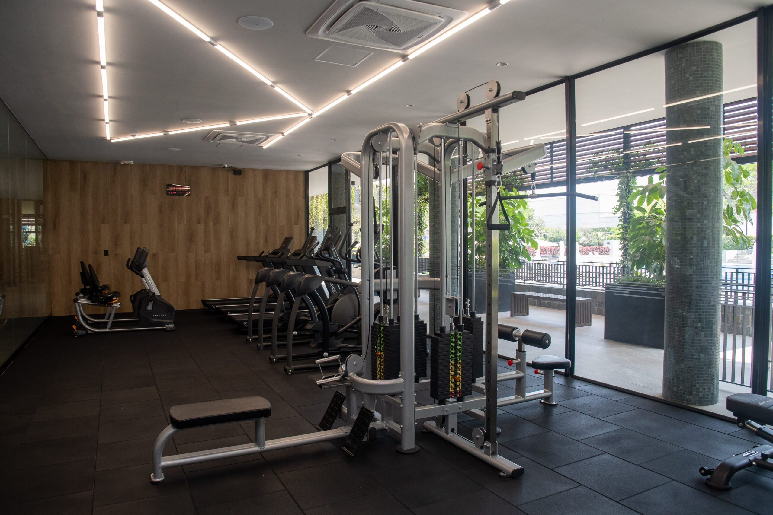 Club Hebraica - Lima Proyecto de gimnasio, trotadoras matrix, multi estacion activeit, banco regulable, elipticas, bicicletas, maquinas de gimnasio
