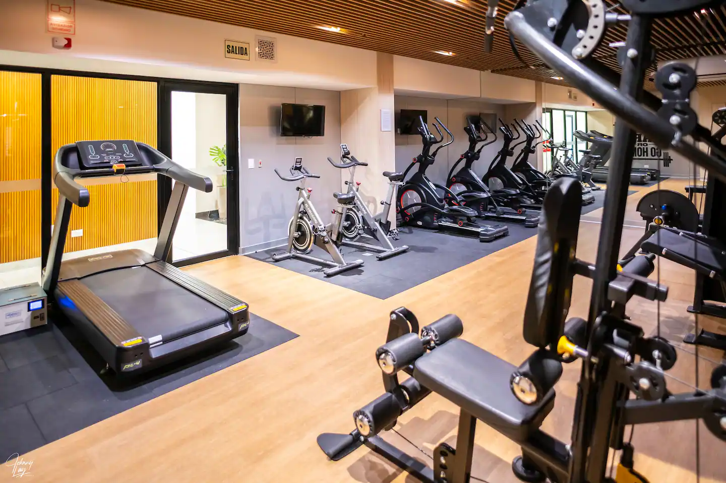 proyecto de gimnasio condominios activelife matrix compacta hogar