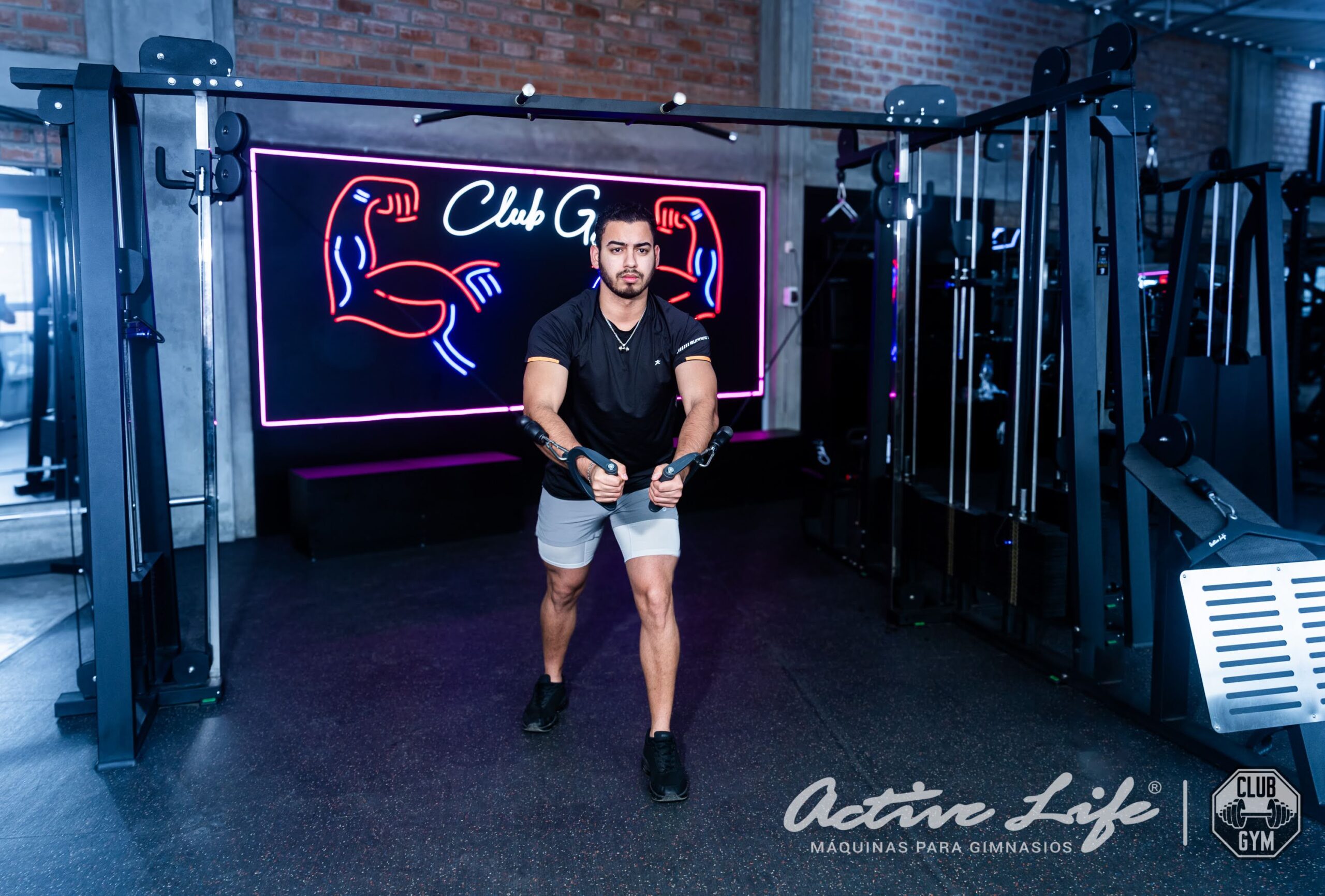 Clubgym - Chincha - Activelife Gimnasio - Smith - Prensa 45 - Sentadilla - Man cuernas - extencion de piernas - Femorales - Poleas - Trotadoras