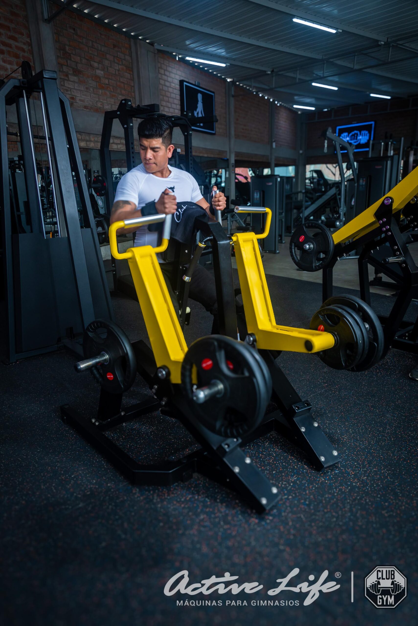 Clubgym - Chincha - Activelife Gimnasio - Smith - Prensa 45 - Sentadilla - Man cuernas - extencion de piernas - Femorales - Poleas - Trotadoras