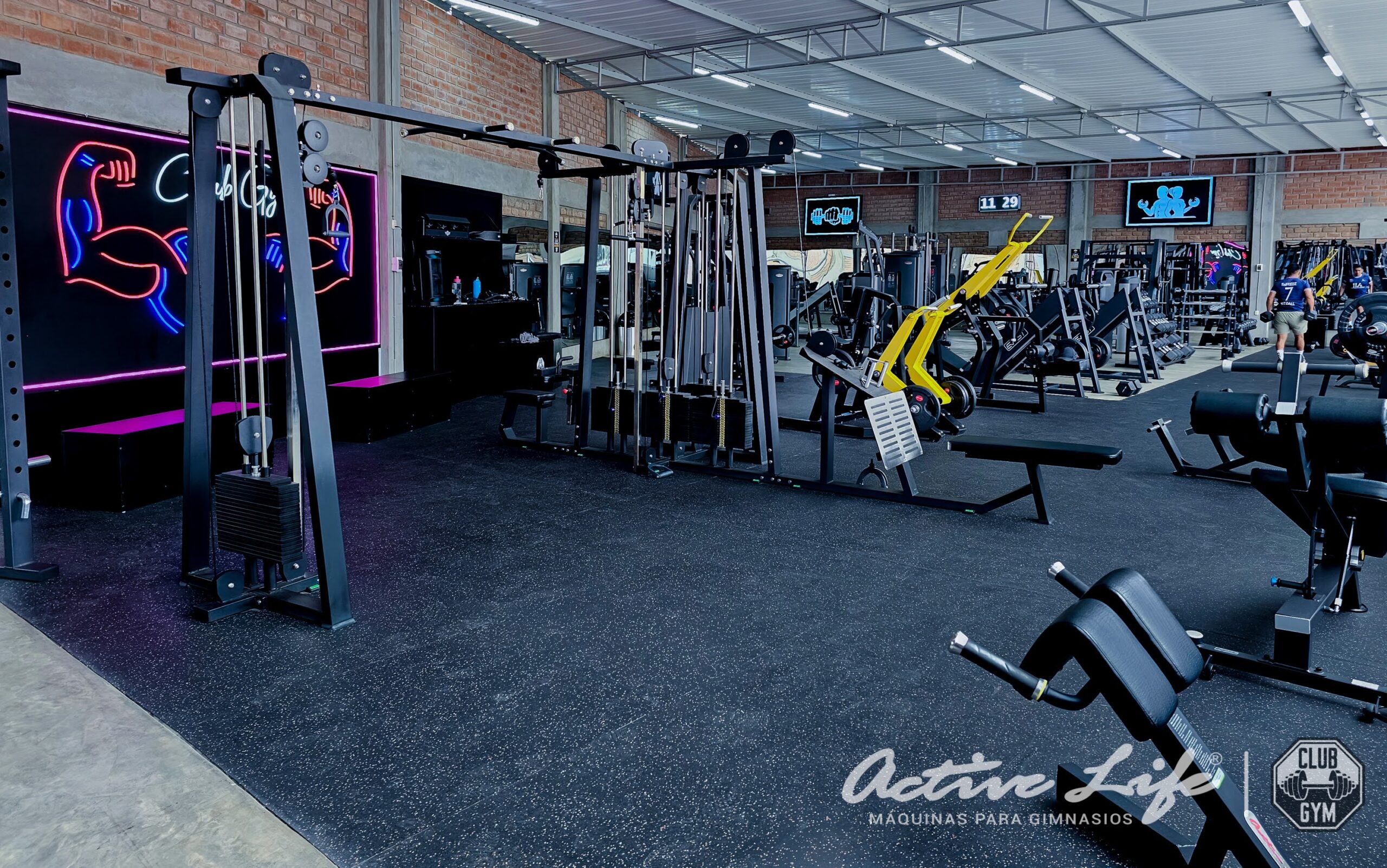 Clubgym - Chincha - Activelife Gimnasio - Smith - Prensa 45 - Sentadilla - Man cuernas - extencion de piernas - Femorales - Poleas - Trotadoras